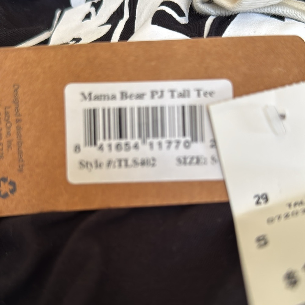 NWT Black and cream “Mama Bear” Graphic Tee Size Small - Picture 4 of 4